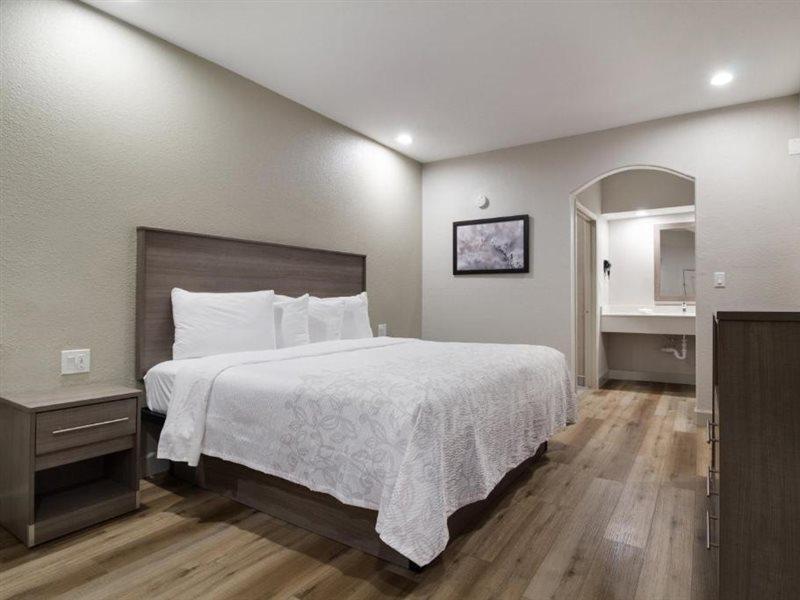 Red Roof Inn Plus + Galveston - Beachfront Exterior foto