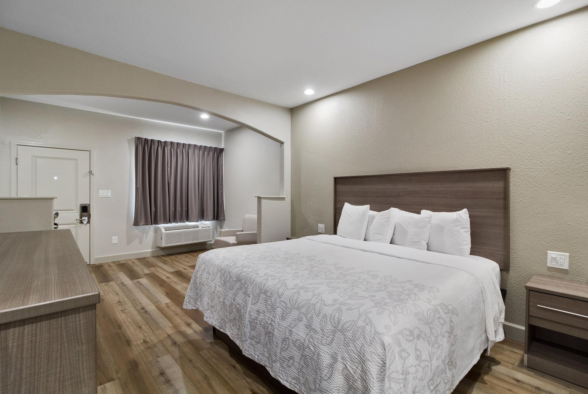 Red Roof Inn Plus + Galveston - Beachfront Exterior foto