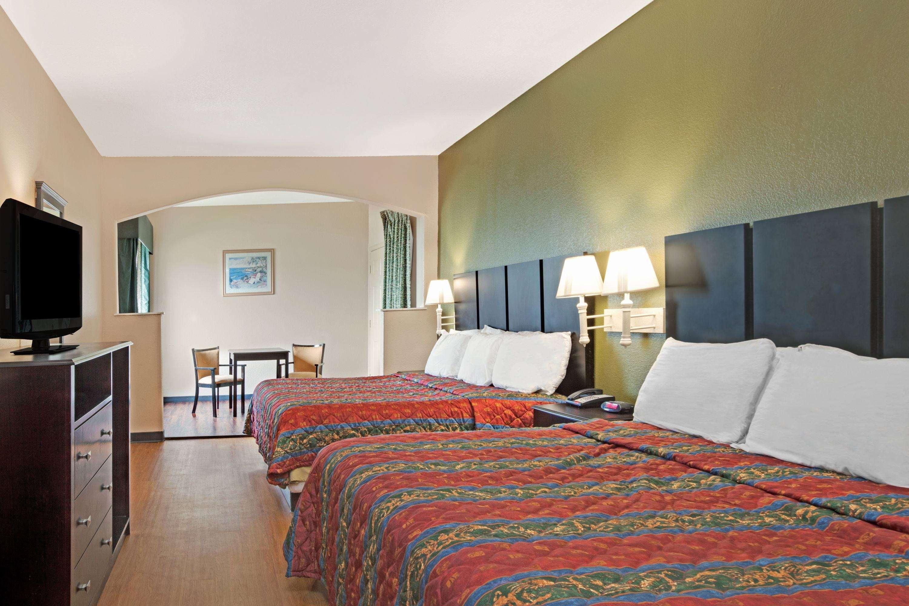 Red Roof Inn Plus + Galveston - Beachfront Exterior foto