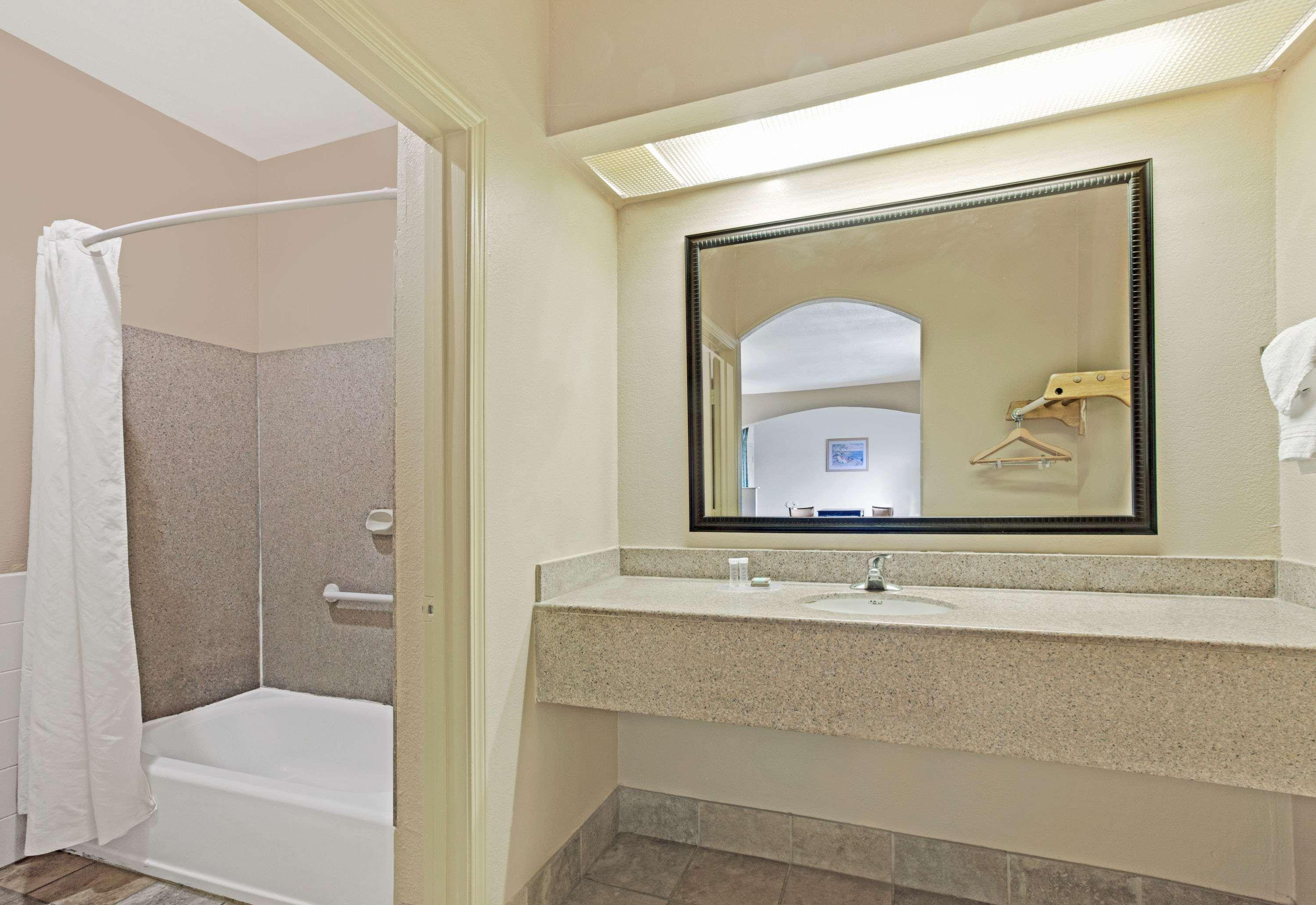 Red Roof Inn Plus + Galveston - Beachfront Exterior foto